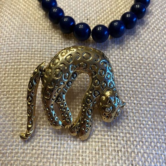 LÁPIZ LAZULI BEADED BRACELET WITH LEOPARD CHARM /ARTICULATED LEOPARD BROOCH - Picture 9 of 9